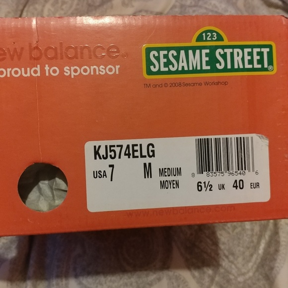 *SOLD* Elmo New Balance Shoes size 7Y - Picture 3 of 8